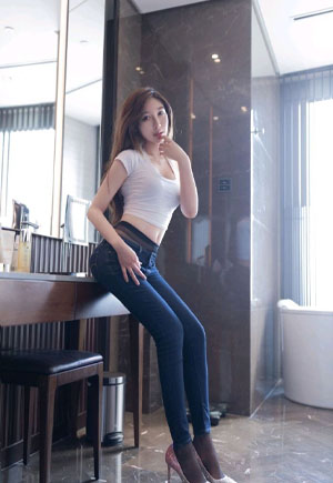 [XiuRen秀人网] 2020.08.05 No.2406 牛仔裤黑丝显身材Victoria志玲第三套写真下载[60 P /143MB ]